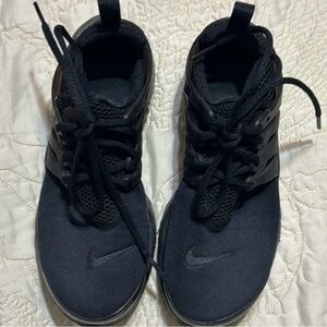 Nike black sneaker.